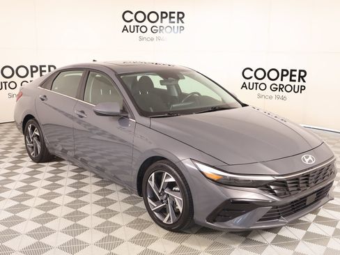 Used 2025 Hyundai Elantra SEL FWD image 1
