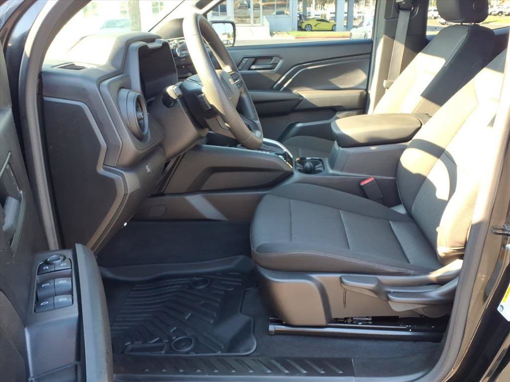Used 2025 Chevrolet Colorado W/T AWD/4WD image 19