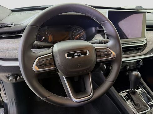 Used 2024 Jeep Compass Latitude image 14