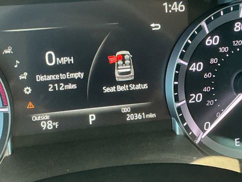Used 2023 Toyota Highlander XLE FWD image 11