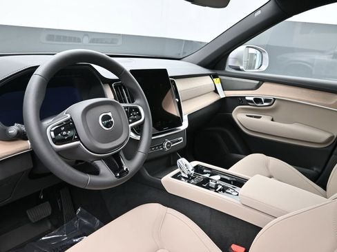 New 2026 Volvo XC90 B6 Plus w/ Protection Package Premier image 7