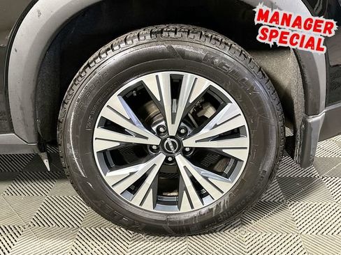 Used 2023 Nissan Rogue SV image 28