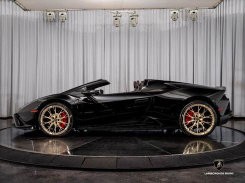 Used 2021 Lamborghini Huracan EVO RWD image 7