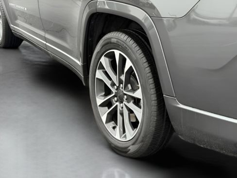 Used 2022 Jeep Grand Cherokee L Overland image 9