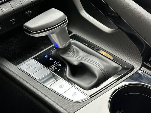 Used 2022 Hyundai Elantra Limited w/ Cargo Package image 22