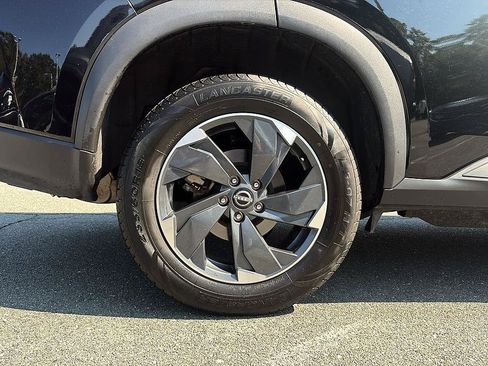 Certified 2025 Nissan Rogue SV AWD/4WD image 11