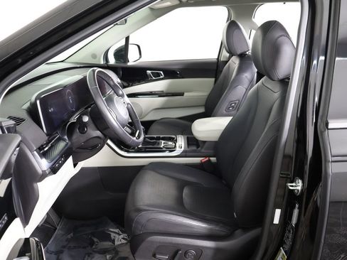 Used 2024 Kia Carnival SX Prestige FWD image 32