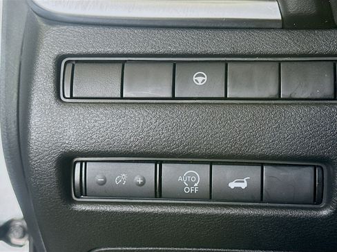 Used 2024 Nissan Rogue SV AWD/4WD image 17