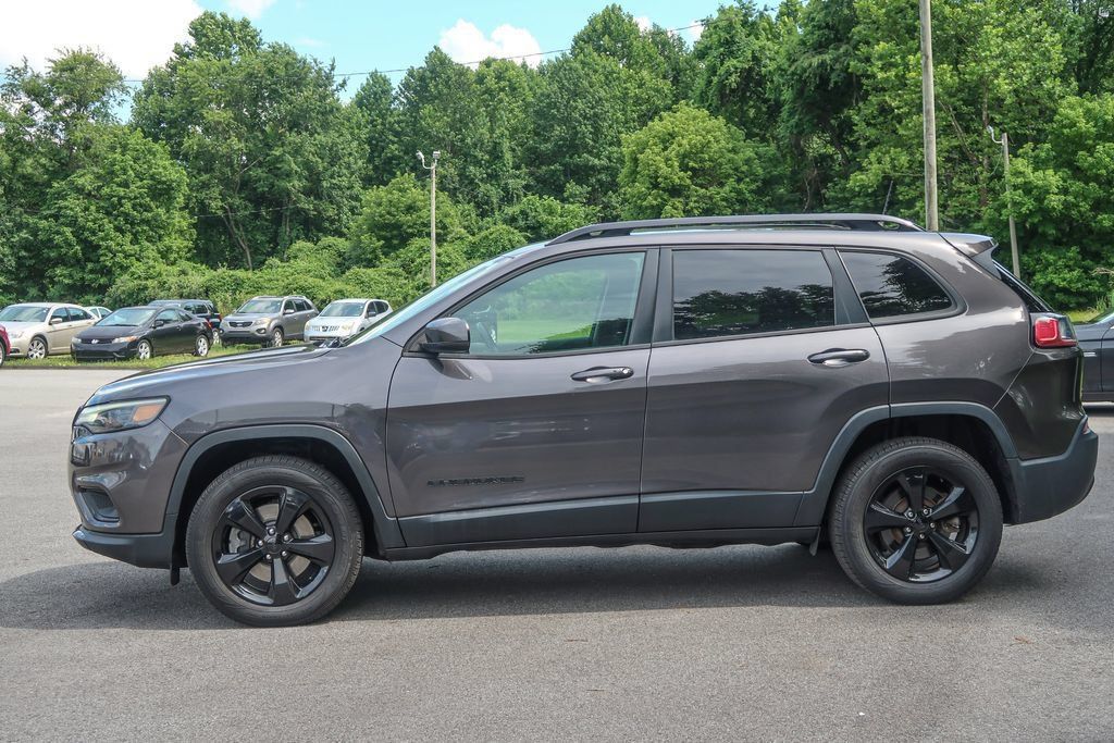 Used 2021 Jeep Cherokee Latitude Plus AWD/4WD image 2