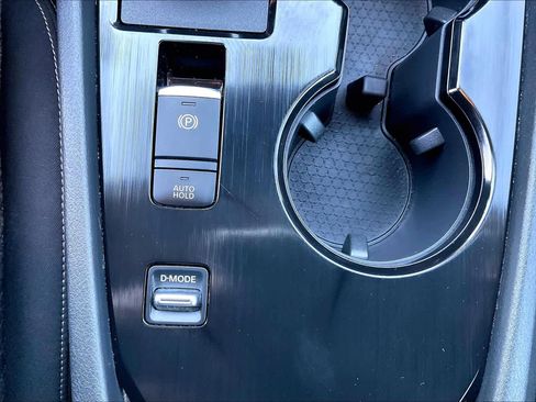 Used 2024 Nissan Rogue SV image 32