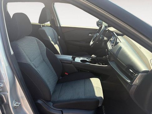 Used 2023 Nissan Rogue SV FWD image 15