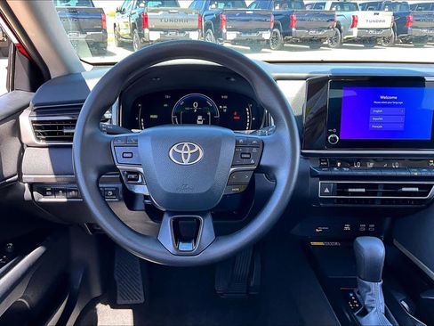 Used 2025 Toyota Camry LE image 6