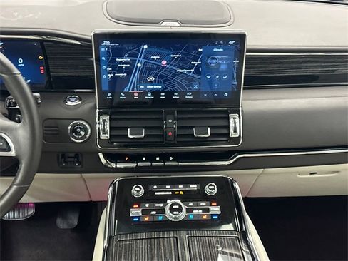 Used 2022 Lincoln Navigator Black Label image 24