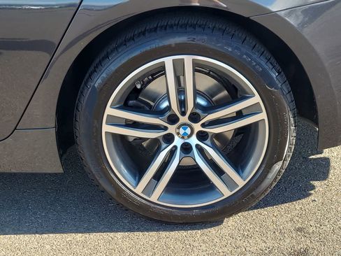 Used 2022 BMW 530i xDrive w/ Premium Package image 16