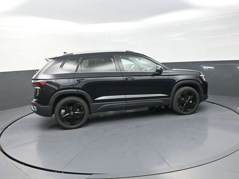 Used 2025 Volkswagen Taos SEL AWD/4WD image 12