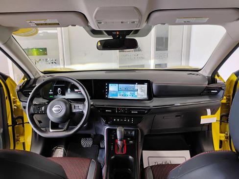 Used 2025 Nissan Kicks SR w/ Illumination Package image 47
