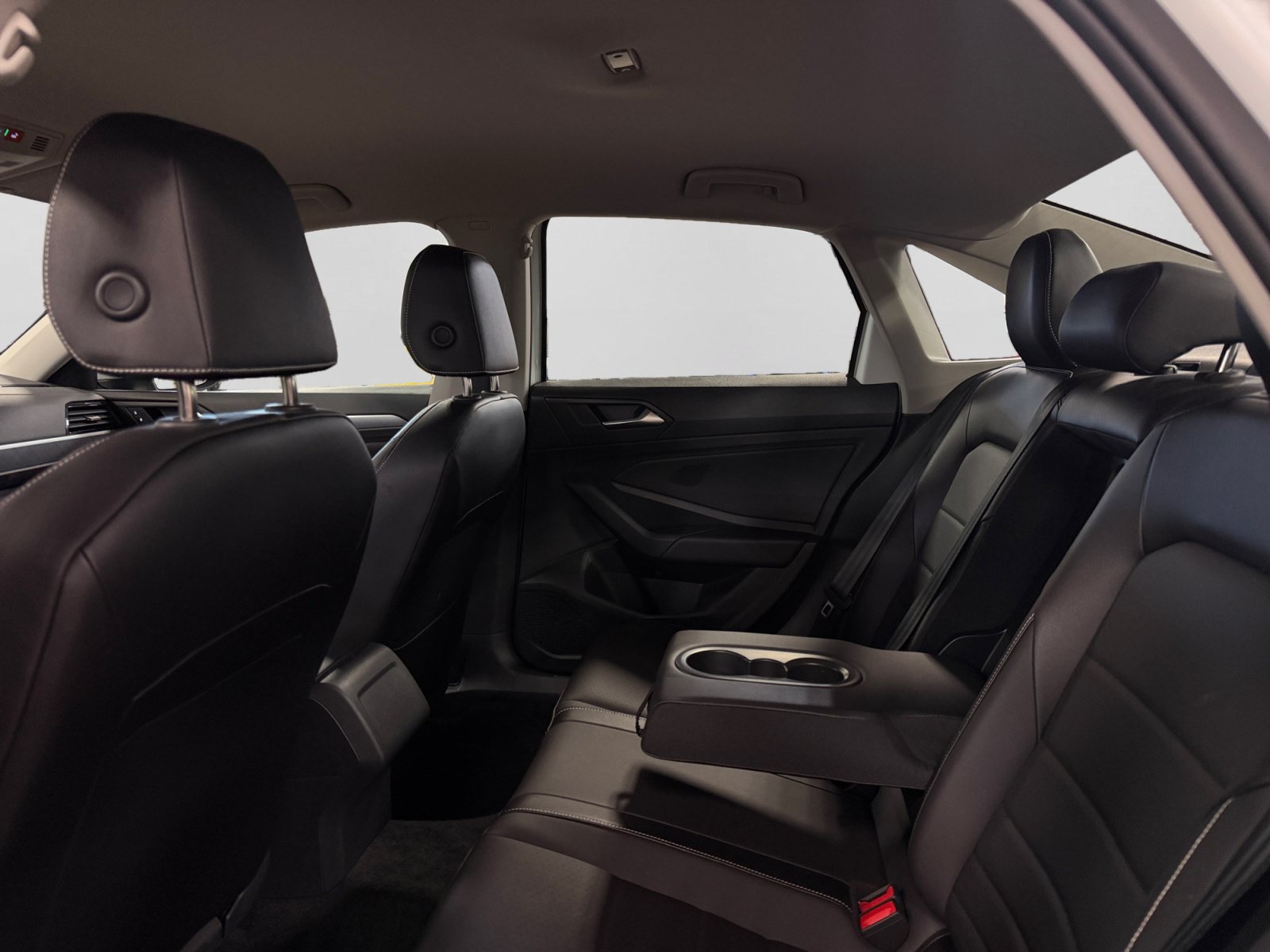 Used 2023 Volkswagen Jetta SE FWD image 37