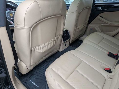 Used 2021 Porsche Macan image 13