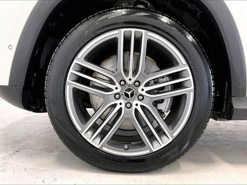 Used 2026 Mercedes-Benz GLS 450 4MATIC image 10