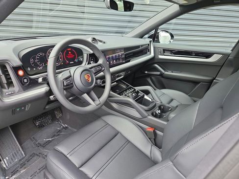 Certified 2026 Porsche Cayenne Coupe AWD/4WD image 4