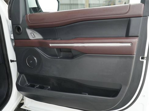 Used 2024 Ford Expedition Limited AWD/4WD image 9