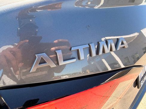 Used 2025 Nissan Altima 2.5 SV image 25