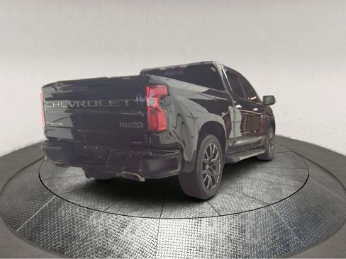Used 2022 Chevrolet Silverado 1500 High Country w/ High Country Premium Package image 2
