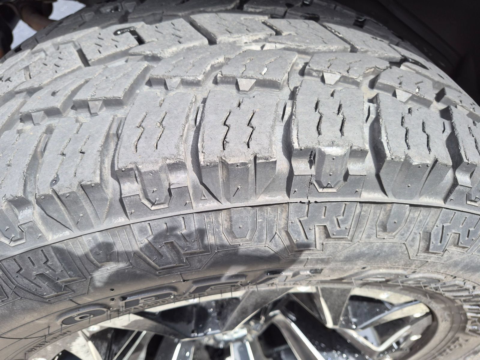 Used 2018 Jeep Wrangler Unlimited Sahara AWD/4WD image 9