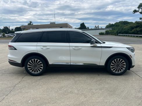 Certified 2024 Lincoln Aviator AWD w/ Premium Package image 7