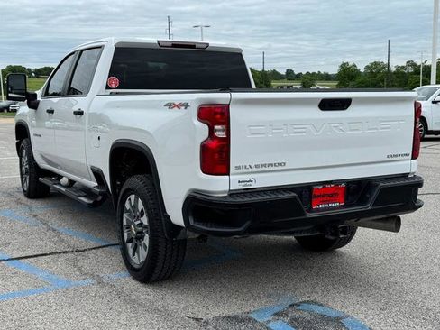 Used 2023 Chevrolet Silverado 2500 Custom w/ Custom Value Package AWD/4WD image 8