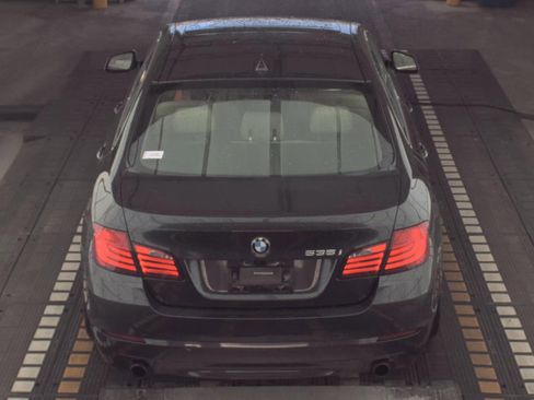 Used 2011 BMW 535i xDrive Sedan image 3