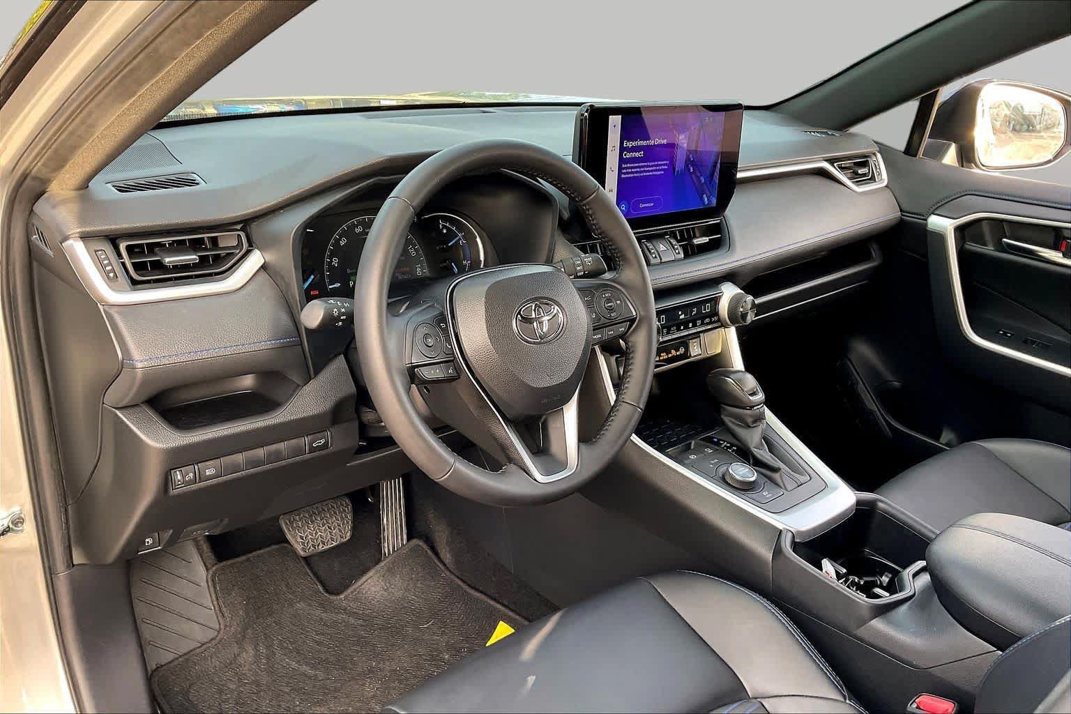 Used 2025 Toyota RAV4 XSE AWD/4WD image 18