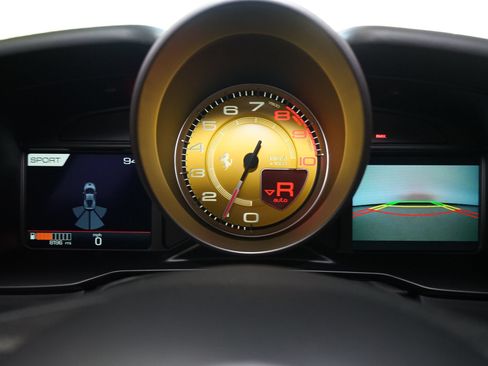 Used 2021 Ferrari F8 Tributo RWD image 15