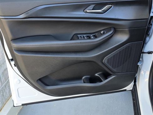 New 2025 Jeep Grand Cherokee Altitude image 32