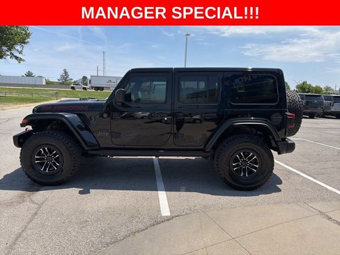 Used 2024 Jeep Wrangler Unlimited Rubicon AWD/4WD image 6