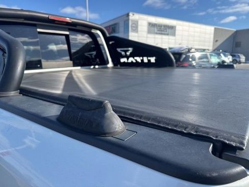 Used 2018 Nissan Titan SV w/ SV Convenience Package image 10