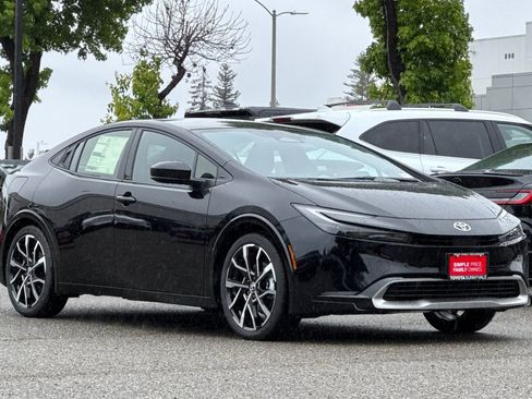 New 2026 Toyota Prius Plug-In Hybrid FWD image 10