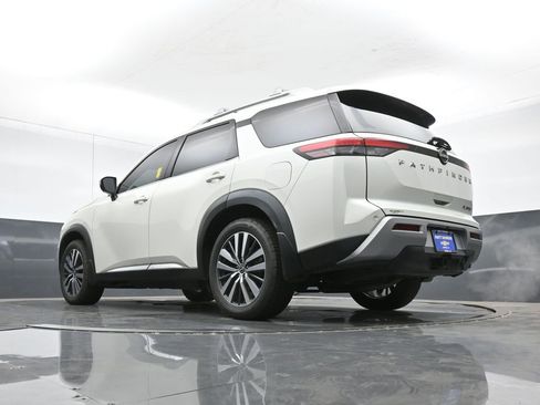 Used 2022 Nissan Pathfinder Platinum w/ Cargo Package image 43