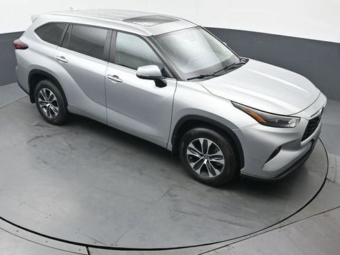Certified 2024 Toyota Highlander XLE image 54