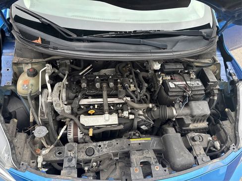 Used 2020 Nissan Versa S FWD image 11