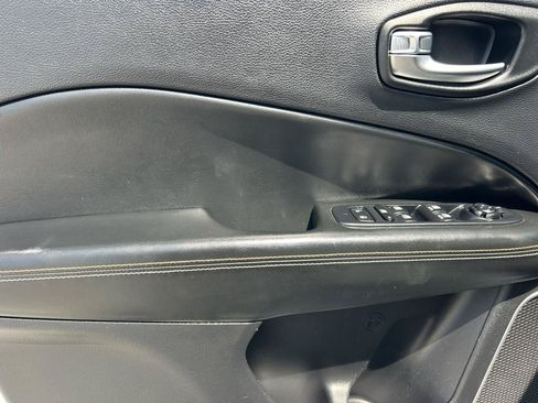 Used 2018 Jeep Compass Latitude w/ Popular Equipment Group FWD image 7