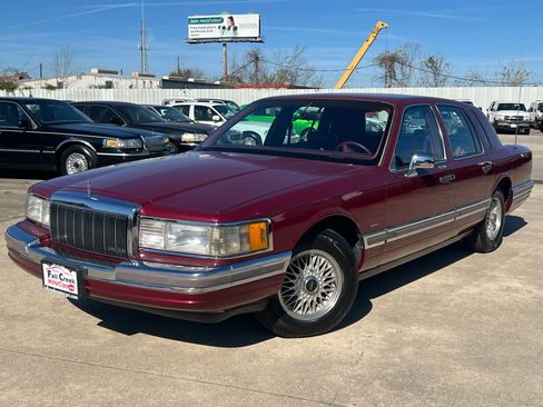 Used 1990 Lincoln Town Car image 12