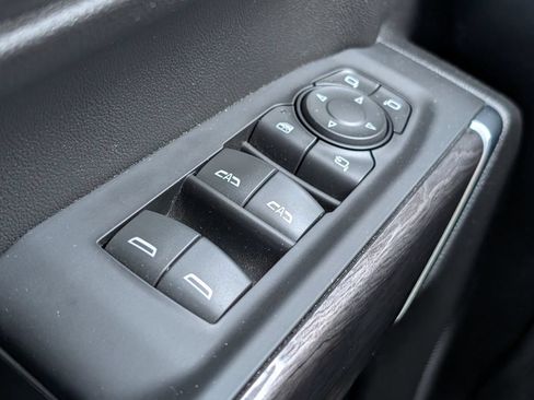 Used 2022 Chevrolet Silverado 1500 LTZ AWD/4WD image 28
