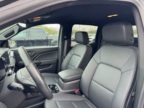 Used 2024 Chevrolet Colorado LT w/ LT Convenience Package III RWD image 9