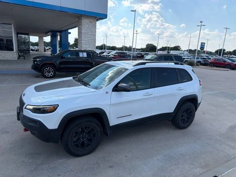 Used 2019 Jeep Cherokee Trailhawk AWD/4WD image 4