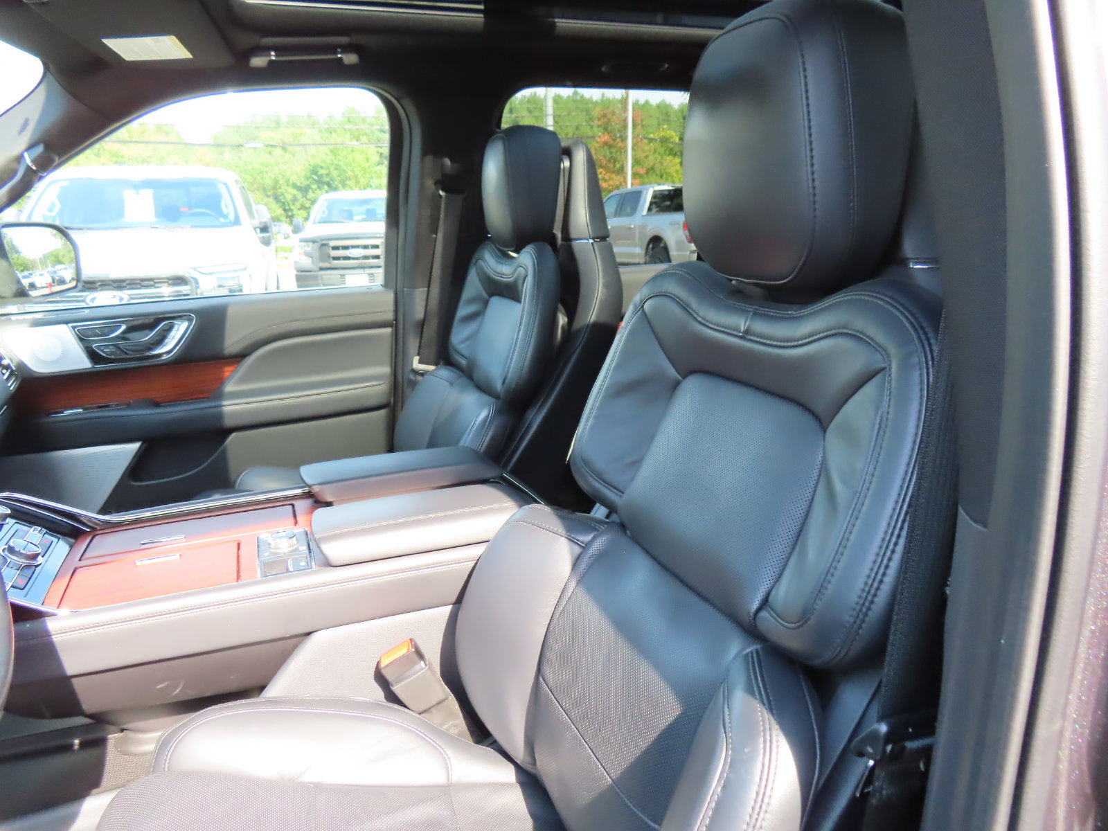 Used 2024 Lincoln Navigator L Reserve AWD/4WD image 32