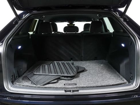 Certified 2025 Volkswagen Atlas Cross Sport SE FWD image 29