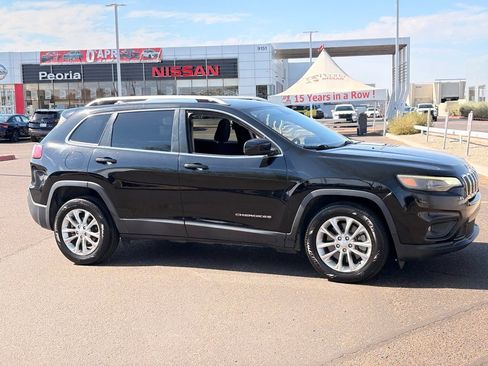 Used 2019 Jeep Cherokee Latitude w/ Popular Appearance Group FWD image 8