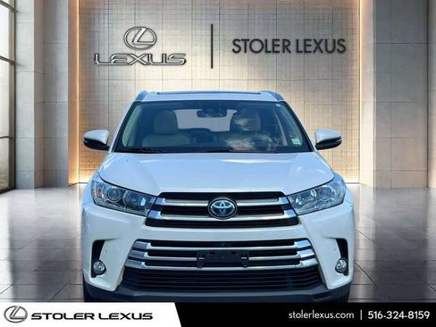 Used 2017 Toyota Highlander Limited Platinum AWD/4WD image 2