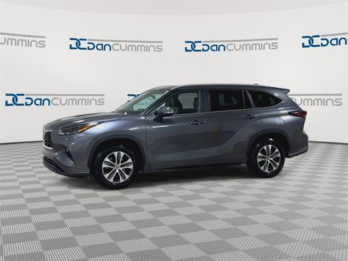 Used 2024 Toyota Highlander XLE image 4